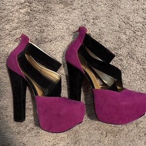 Luichiny Two-Tone Suede Platform Heels in Magenta and Black